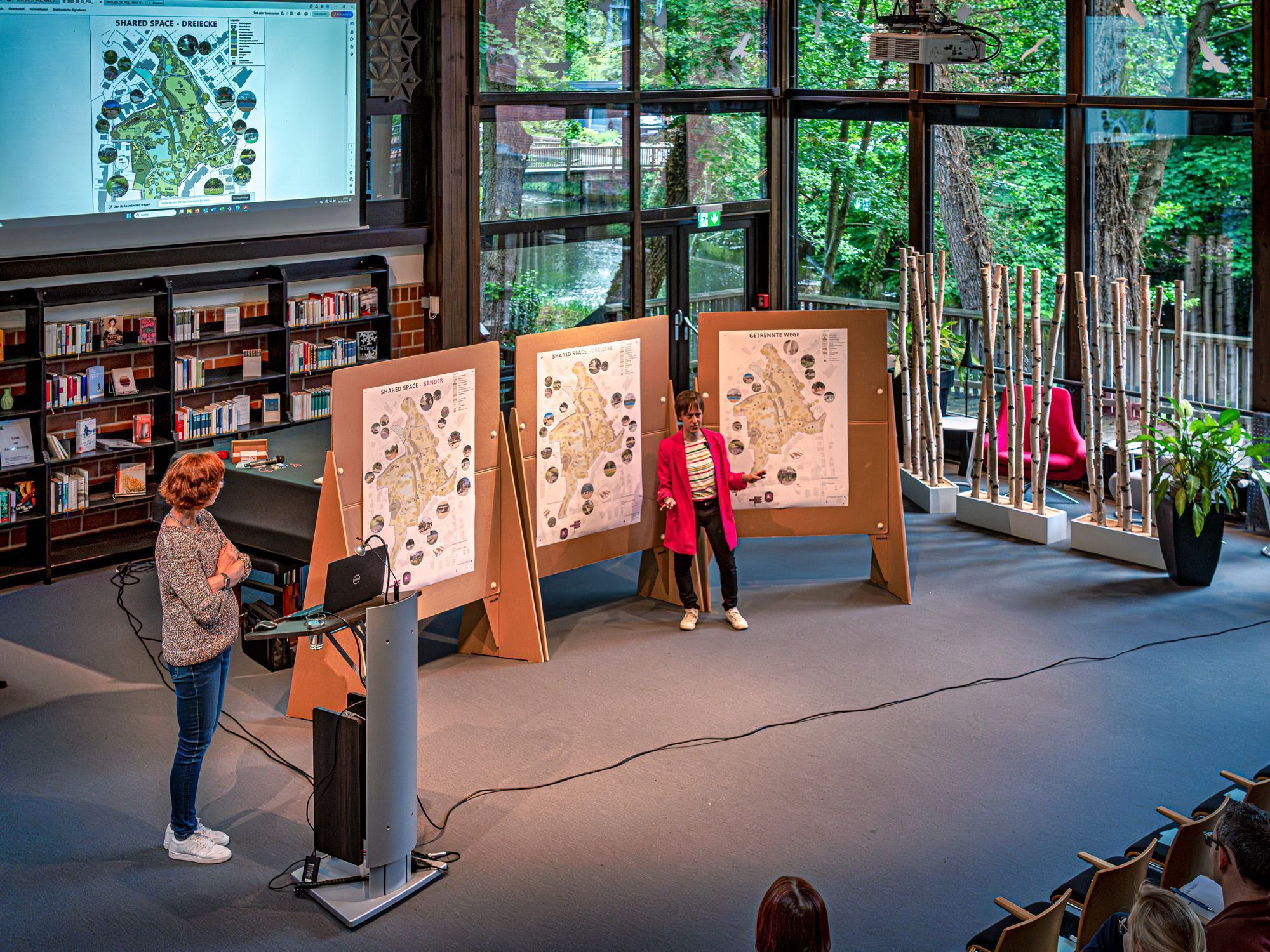 Entwurfsvorstellung in der Bibliothek Waldmühle